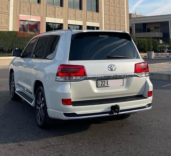 تۆیۆتا لاند کروزەر